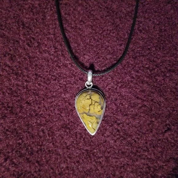 Golden brown moss agate pendant, silver plate on a black cord, artisan, new - Picture 1 of 4